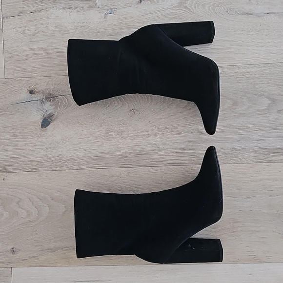 rumbidza Shoes - Black suede booties